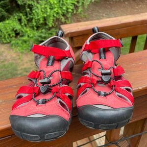 Keen Men's 6 Womens 6.5 Red Waterproof Hiking Sandals